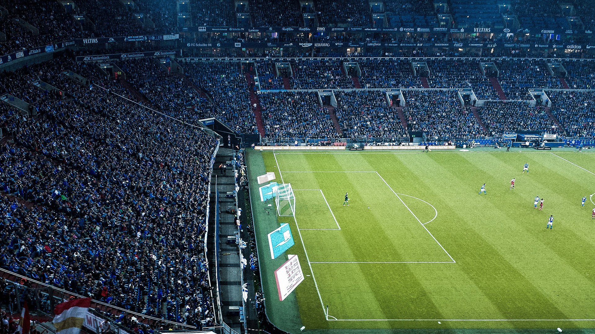 未来足球场馆采用太阳能发电，推动绿色可持续环保，足球场有暖气吗