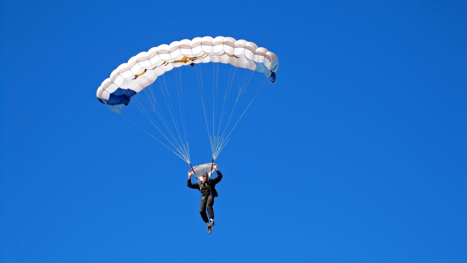 波兰名将赫梅列夫斯基稳步推进，波兰诗人赫伯特